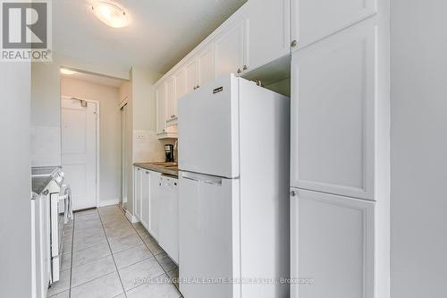 204 - 1950 Main Street W, Hamilton, ON - Indoor Photo Showing Kitchen