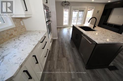 123 Kerwood Drive, Cambridge, ON - Indoor Photo Showing Kitchen