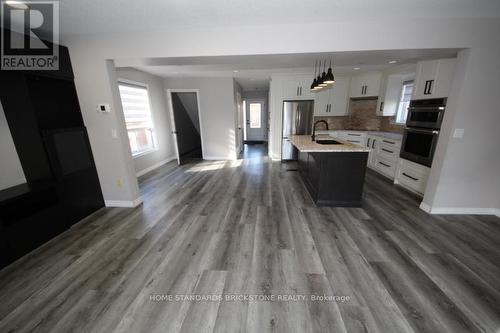 123 Kerwood Drive, Cambridge, ON - Indoor Photo Showing Kitchen