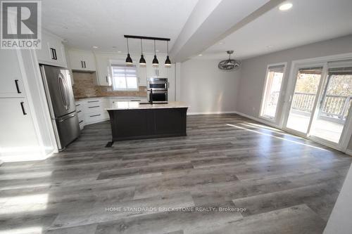 123 Kerwood Drive, Cambridge, ON - Indoor Photo Showing Kitchen