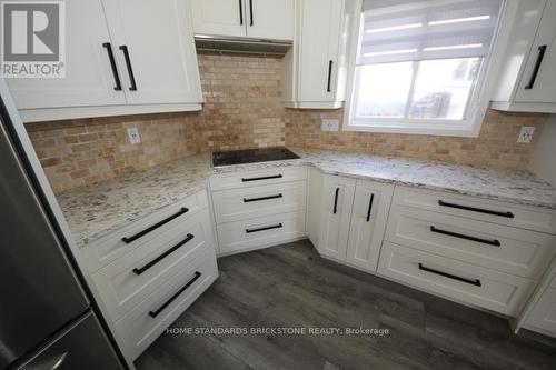 123 Kerwood Drive, Cambridge, ON - Indoor Photo Showing Kitchen With Upgraded Kitchen