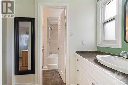 370 Duvernay Drive, Orleans - Cumberland And Area (1104 - Queenswood Heights South), ON - Indoor Photo Showing Bathroom