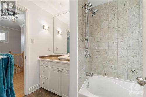 370 Duvernay Drive, Orleans - Cumberland And Area (1104 - Queenswood Heights South), ON - Indoor Photo Showing Bathroom