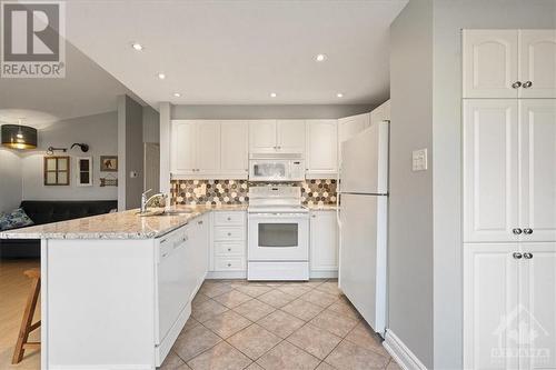 370 Duvernay Drive, Orleans - Cumberland And Area (1104 - Queenswood Heights South), ON - Indoor Photo Showing Kitchen