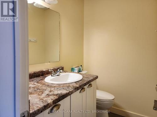 10 - 6910 Kalar Road E, Niagara Falls (218 - West Wood), ON - Indoor Photo Showing Bathroom