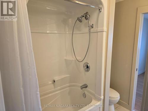 10 - 6910 Kalar Road E, Niagara Falls (218 - West Wood), ON - Indoor Photo Showing Bathroom