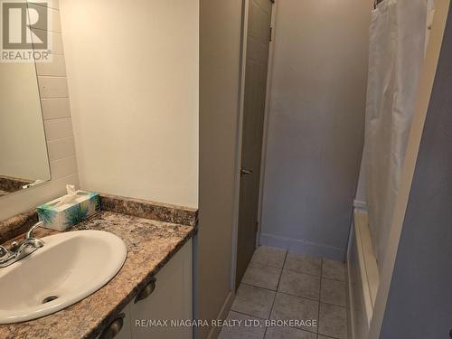 10 - 6910 Kalar Road E, Niagara Falls (218 - West Wood), ON - Indoor Photo Showing Bathroom