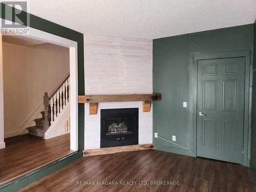 10 - 6910 Kalar Road E, Niagara Falls (218 - West Wood), ON - Indoor Photo Showing Living Room With Fireplace