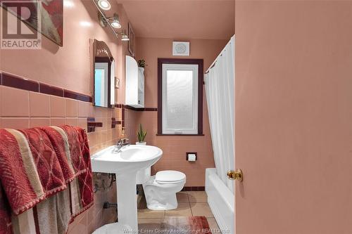 980 Ypres, Windsor, ON - Indoor Photo Showing Bathroom