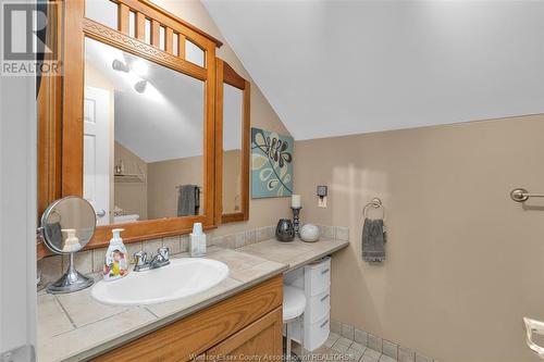 980 Ypres, Windsor, ON - Indoor Photo Showing Bathroom