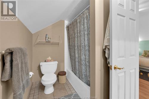 980 Ypres, Windsor, ON - Indoor Photo Showing Bathroom