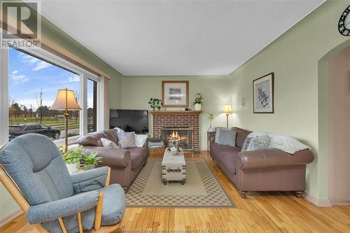 980 Ypres, Windsor, ON - Indoor Photo Showing Living Room With Fireplace