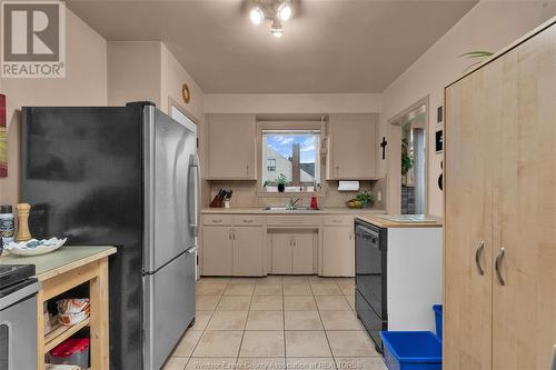 980 Ypres, Windsor, ON - Indoor Photo Showing Kitchen With Double Sink