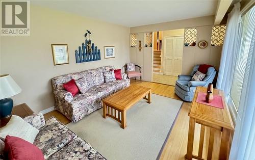 22 Rio Road, Sudbury, ON - Indoor Photo Showing Living Room