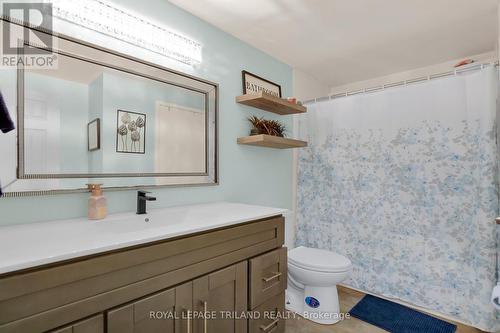 Main Bathroom - 1315 Jalna Boulevard, London, ON - Indoor Photo Showing Bathroom