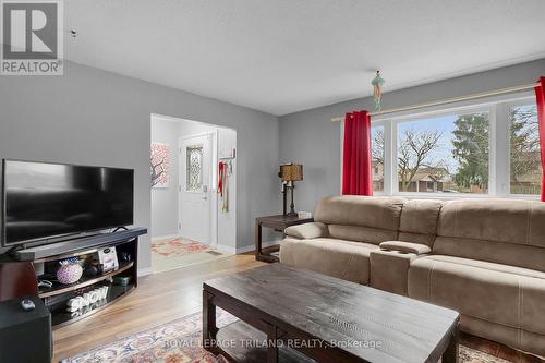 Living Room - 1315 Jalna Boulevard, London, ON - Indoor Photo Showing Living Room