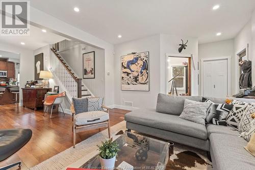 1379 Victoria Avenue, Windsor, ON - Indoor Photo Showing Living Room