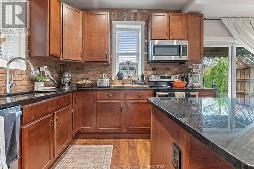 1379 Victoria Avenue, Windsor, ON - Indoor Photo Showing Kitchen