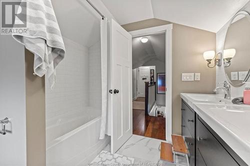 1379 Victoria Avenue, Windsor, ON - Indoor Photo Showing Bathroom