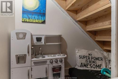 1379 Victoria Avenue, Windsor, ON -  Photo Showing Laundry Room