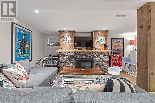 1379 Victoria Avenue, Windsor, ON - Indoor Photo Showing Living Room With Fireplace