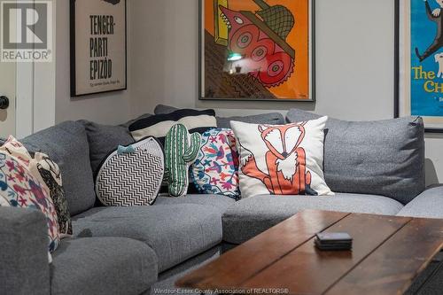 1379 Victoria Avenue, Windsor, ON - Indoor Photo Showing Living Room