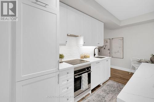 1908 - 9075 Jane Street, Vaughan, ON - Indoor Photo Showing Kitchen With Upgraded Kitchen