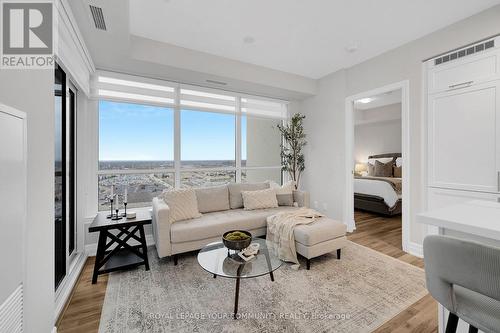 1908 - 9075 Jane Street, Vaughan, ON - Indoor Photo Showing Living Room