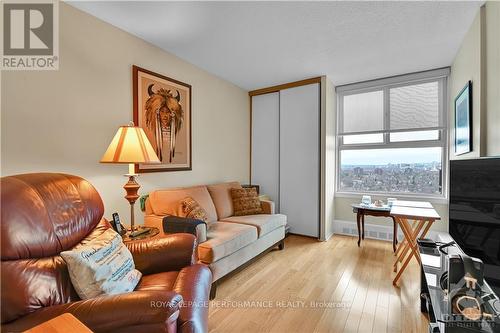 2604 - 1785 Frobisher Lane, Ottawa, ON - Indoor Photo Showing Living Room