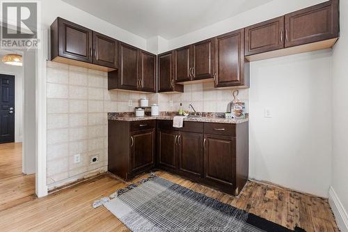 1373 Dougall Avenue, Windsor, ON - Indoor Photo Showing Kitchen