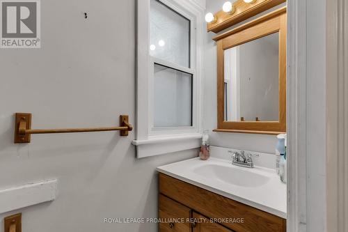 485 Victoria Street, Kingston (Central City East), ON - Indoor Photo Showing Bathroom