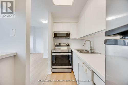 902 - 1901 Yonge Street, Toronto, ON - Indoor Photo Showing Kitchen With Double Sink