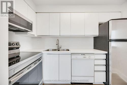 902 - 1901 Yonge Street, Toronto, ON - Indoor Photo Showing Kitchen With Double Sink