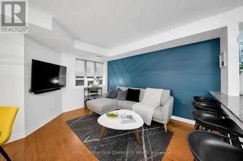 207 - 7730 Kipling Avenue, Vaughan, ON - Indoor Photo Showing Living Room