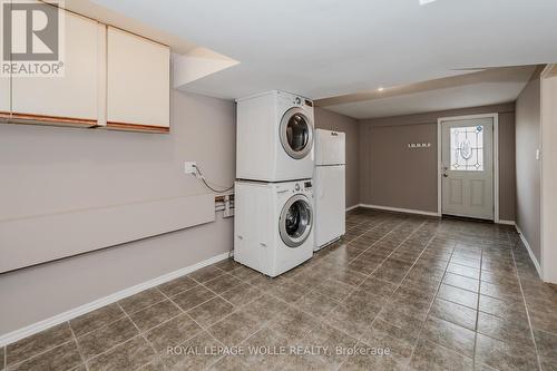 894 Strasburg Road, Kitchener, ON - Indoor Photo Showing Laundry Room