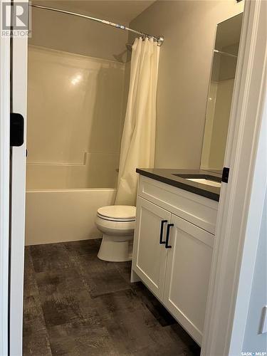 16 525 Mahabir Lane, Saskatoon, SK - Indoor Photo Showing Bathroom