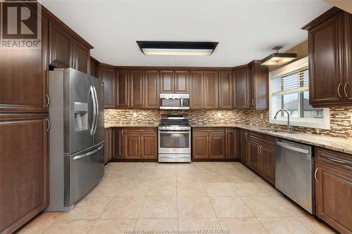 941 Banwell Road, Windsor, ON - Indoor Photo Showing Kitchen With Double Sink With Upgraded Kitchen