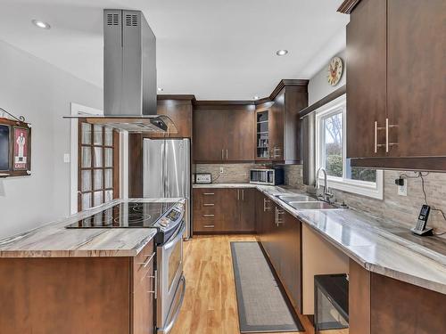 Cuisine - 531 Rue St-François-Xavier, Terrebonne (Terrebonne), QC - Indoor Photo Showing Kitchen With Double Sink With Upgraded Kitchen