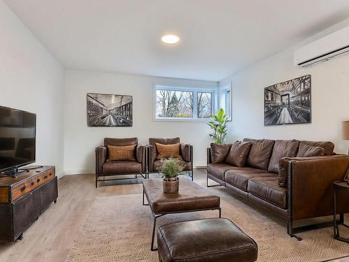 Salon - 2-392 Boul. D'Iberville, Saint-Jean-Sur-Richelieu, QC - Indoor Photo Showing Living Room