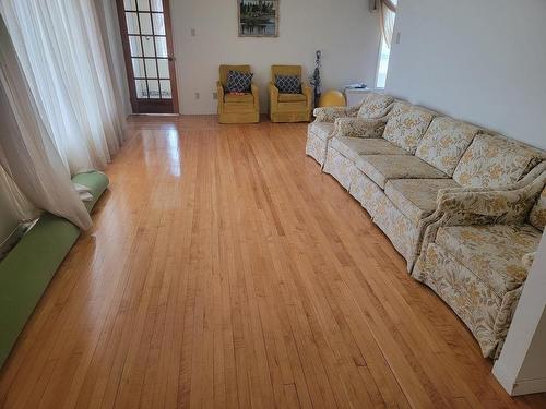 7 Lakeview Drive, Terrace Bay, ON - Indoor Photo Showing Living Room