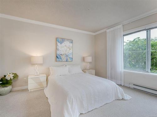 210-405 Quebec St, Victoria, BC - Indoor Photo Showing Bedroom