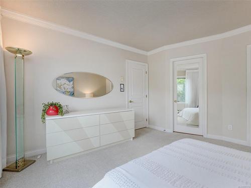 210-405 Quebec St, Victoria, BC - Indoor Photo Showing Bedroom