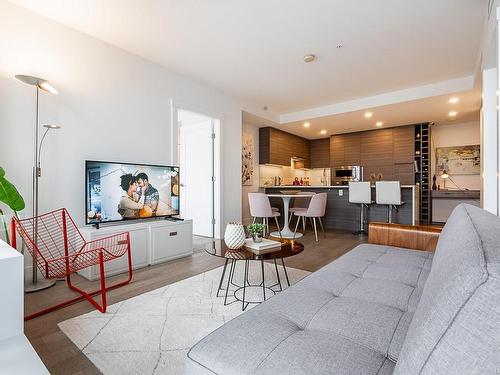 2303-777 Herald St, Victoria, BC - Indoor Photo Showing Living Room