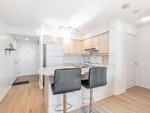 909-1 Rean Dr, Toronto, ON - Indoor Photo Showing Kitchen With Double Sink