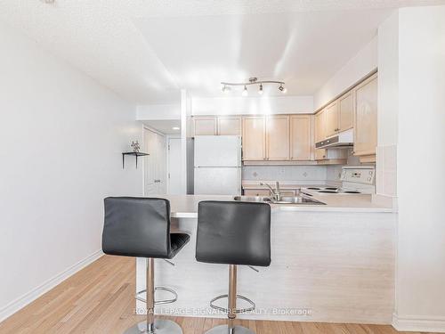 909-1 Rean Dr, Toronto, ON - Indoor Photo Showing Kitchen With Double Sink