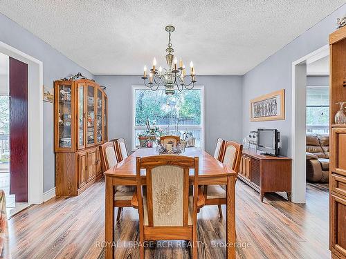 31 Cady Crt, Aurora, ON - Indoor Photo Showing Dining Room