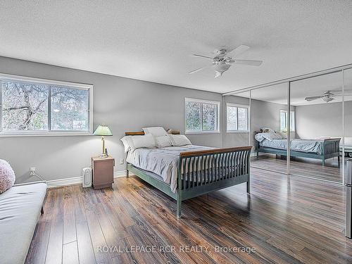 31 Cady Crt, Aurora, ON - Indoor Photo Showing Bedroom