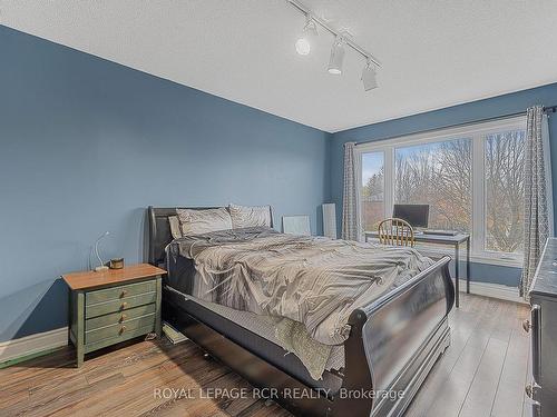 31 Cady Crt, Aurora, ON - Indoor Photo Showing Bedroom