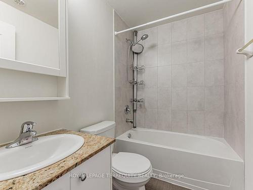 57-68 Winston Park Blvd, Toronto, ON - Indoor Photo Showing Bathroom