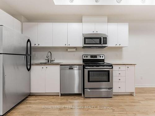 57-68 Winston Park Blvd, Toronto, ON - Indoor Photo Showing Kitchen With Stainless Steel Kitchen